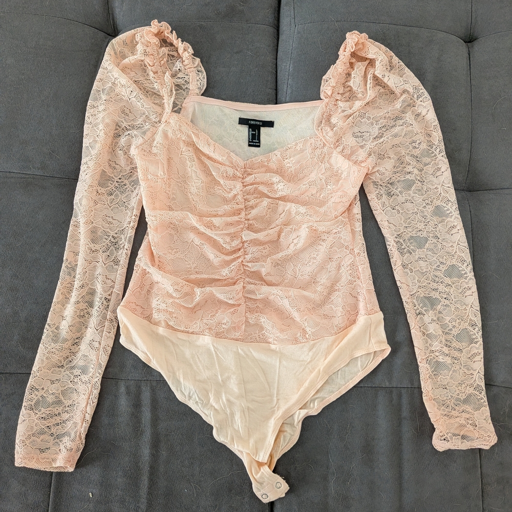 Elegant Lace Bodysuit in Soft Pink